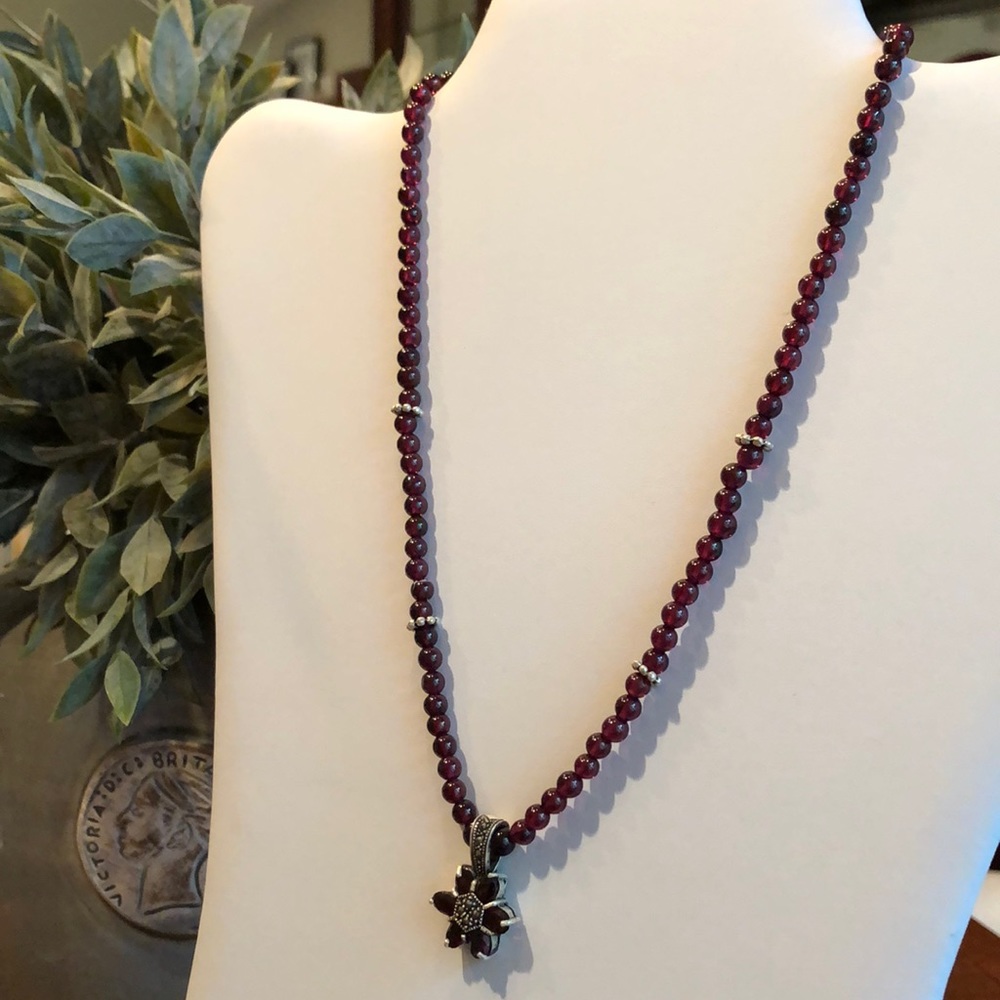 Garnet bead and 925 silver 18” necklace with oval garnet floral pendant